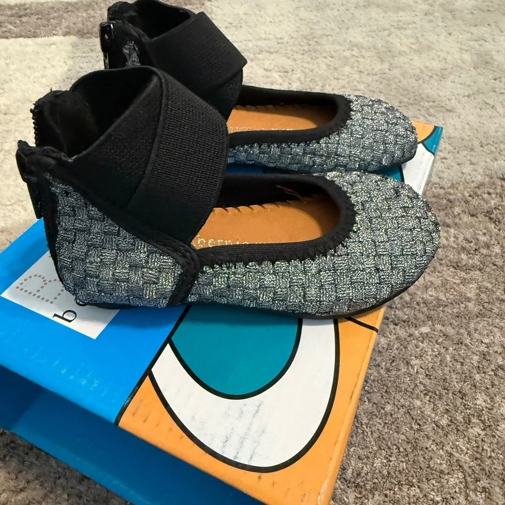 Bernie Mev Kids Monica K Pewter Woven Elastic Ankle Strap Flats EU 20 Toddlers 5